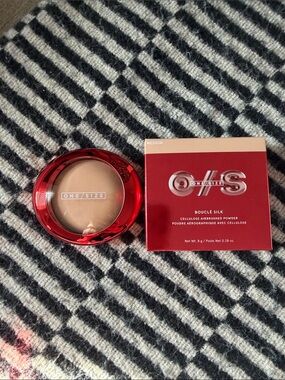 ONE/SIZE Bouclé Silk Cellulose Airbrushed Powder — Medium